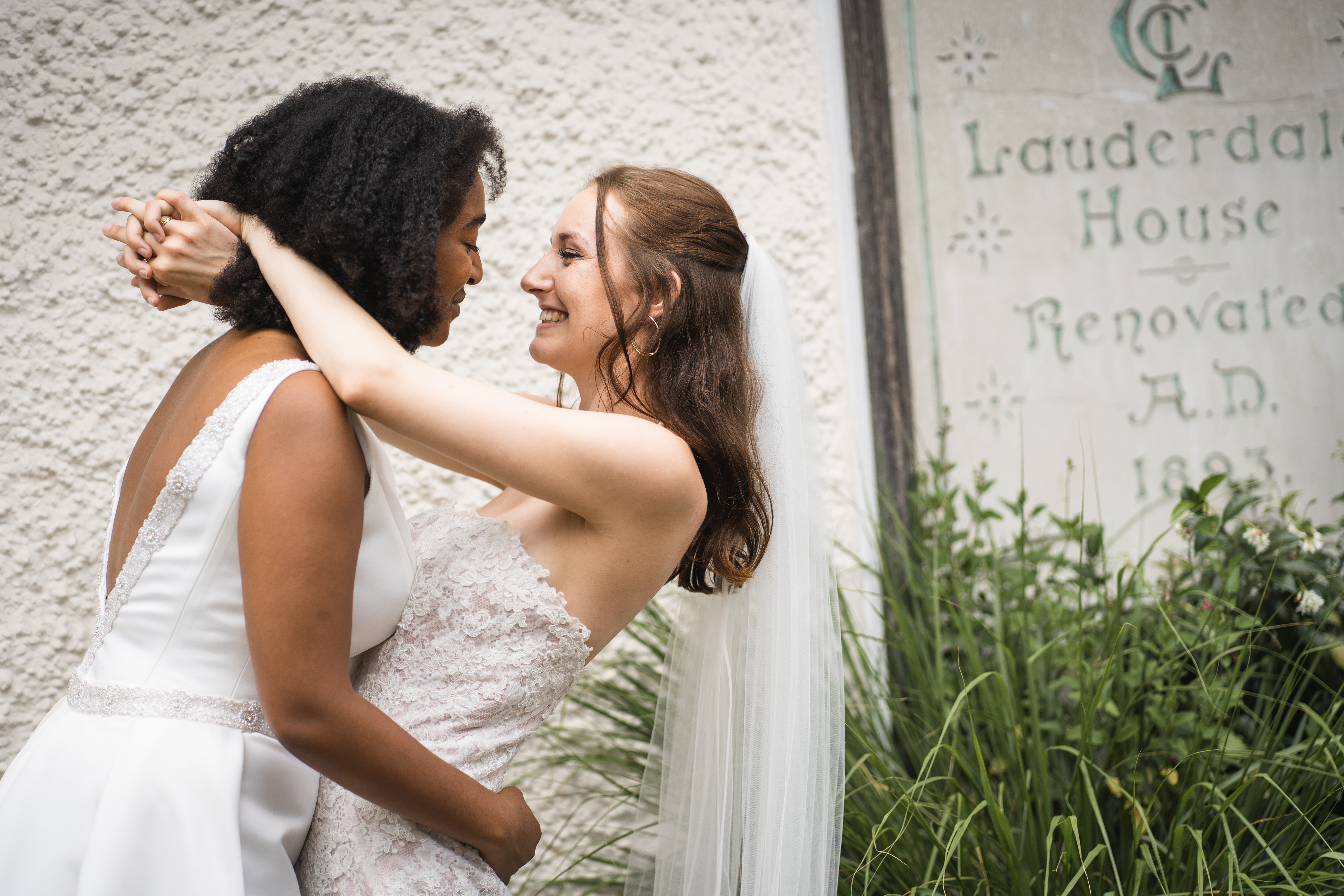 Couple embracing outside of Lauderdale House