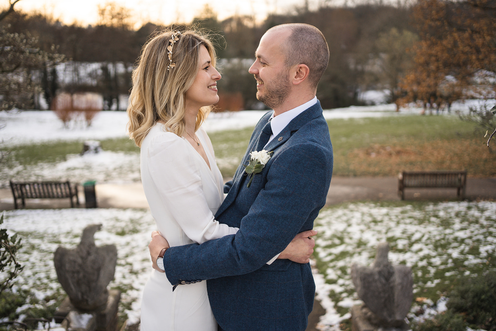 E & S in snowy Waterlow Park Credit Grae Hood Photography