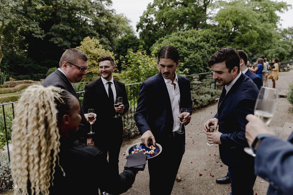 guests having drinks outside Credit Becky Wood Weddings